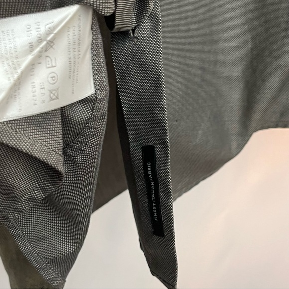 Hugo Boss - size L - 16.5” neck dress shirt - designer - Picture 6 of 7